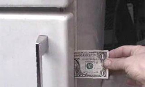 Kiểm tra tủ lạnh có hao phí điện bằng một tờ giấy