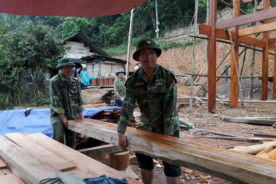 Giúp người dân vùng cao dựng nhà, phát triển kinh tế hộ
