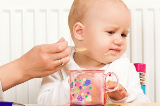 Nguyên tắc giúp bé 1-2 tuổi giảm biếng ăn