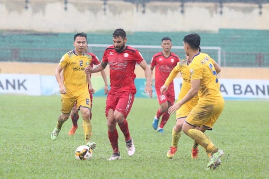 Xuân Mạnh, Tuấn Tài giúp SLNA chiến thắng trong trận 'thủy chiến' vòng 1/8 Cúp QG