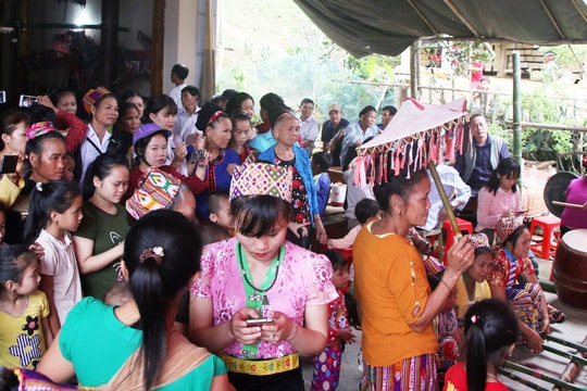 Lạc vào hội Xăng Khan miền Tây xứ Nghệ dịp nghỉ lễ 30/4