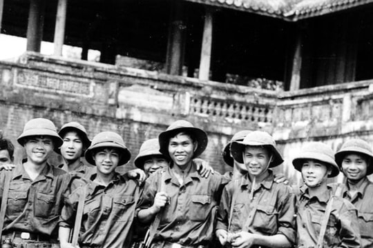 Chuyện nhà báo miền Bắc đầu tiên có mặt ở Dinh Độc Lập