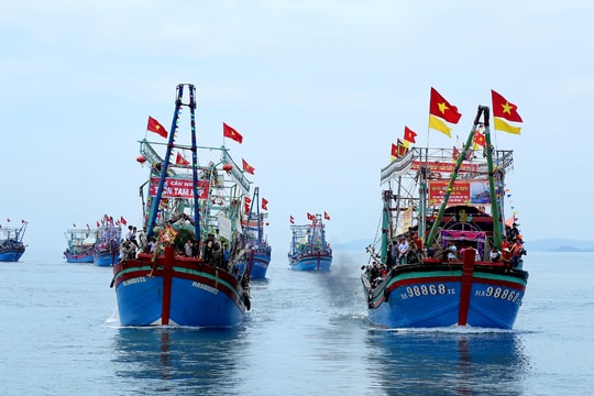 Rộn ràng lễ Cầu ngư hội đền Hạ