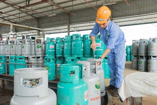 Giá gas bất ngờ tăng mạnh gần 10.000 đồng/bình