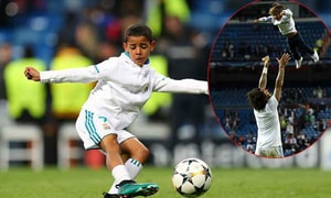 Con trai C. Ronaldo, Marcelo xuống sân mừng Real giành vé vào chung kết Champions League