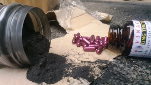 Giám đốc dùng than tre sản xuất thuốc chữa ung thư bị bắt