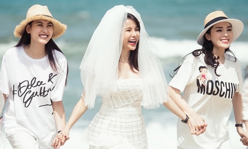 Diệp Lâm Anh làm tiệc từ giã đời độc thân