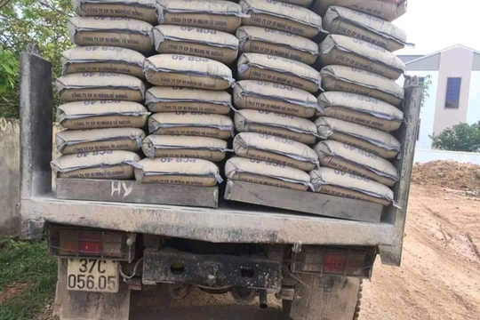 Bé gái 3 tuổi bị xe tải cán tử vong trên đường đến trường