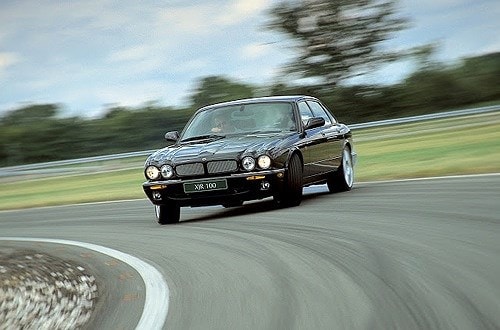 Kinh nghiệm xử lý tình huống trơn, trượt khi lái xe ô tô