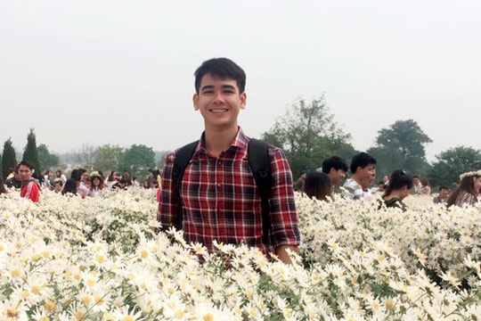 Dân mạng xôn xao tìm kiếm 9X xứ Nghệ điển trai cover “Chiều hôm ấy” 