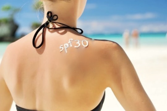 5 cách phục hồi da sau khi đi biển bằng nguyên liệu nhà bếp