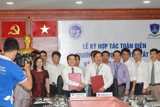 Đại học Vinh ký kết hợp tác toàn diện với Đại học Nguyễn Tất Thành - TP Hồ Chí Minh