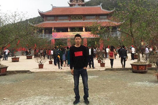 Chàng trai 9X nhặt được ví tiền, trả lại người đánh mất