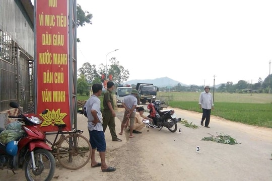 Xe máy đối đầu, hai người phụ nữ bất tỉnh lúc đi chợ sáng