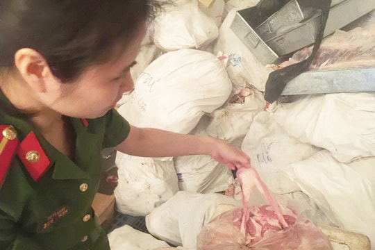 Nghệ An: Bắt gần 5 tấn thực phẩm bẩn không có nguồn gốc xuất xứ