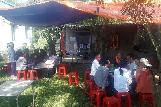 Phát hiện em trai treo cổ tự tử trong vườn nhà