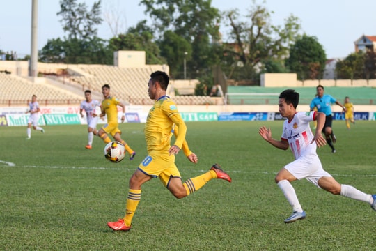 Sông Lam Nghệ An: Hàng công là bài toán nan giải