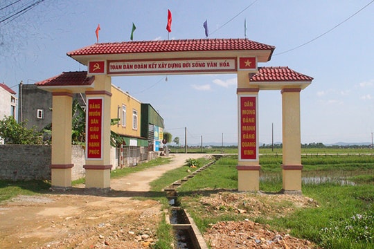 Xôn xao về cổng làng 76 triệu đồng xây trên mương nước