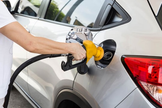 Đổ xăng vào ô tô chạy dầu gây hậu quả thế nào?