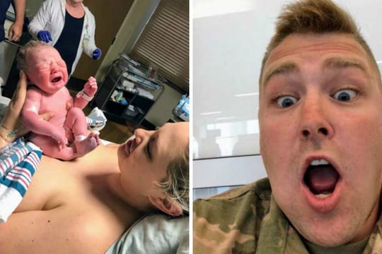 Chàng lính trẻ căng thẳng khi xem trực tiếp vợ sinh con qua điện thoại