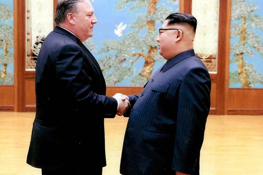 Ông Pompeo trở về từ Bắc Triều Tiên cùng 3 người Mỹ được phóng thích