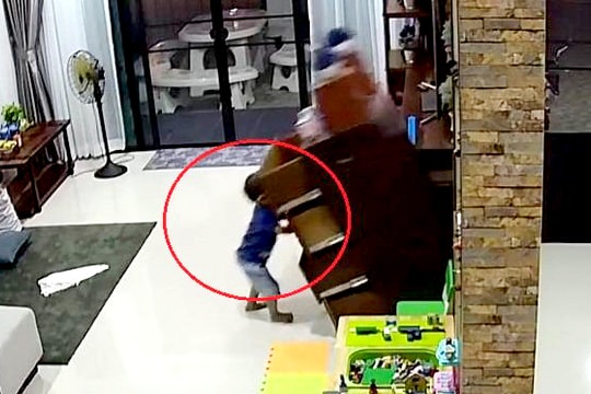 Cảnh báo:Tai nạn bất ngờ từ những chiếc tủ trong ngôi nhà bạn