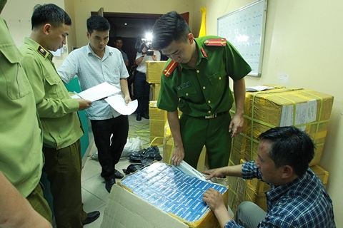 Vận chuyển 34.200 bao thuốc lá lậu bằng đường chuyển phát nhanh