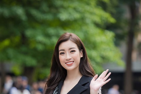 Hoa hậu Mỹ Linh rạng rỡ về trường tuyển sinh cho Hoa hậu Việt Nam 2018