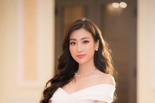 Hoa hậu Mỹ Linh nhận giải 'Nghệ sĩ nhân ái'