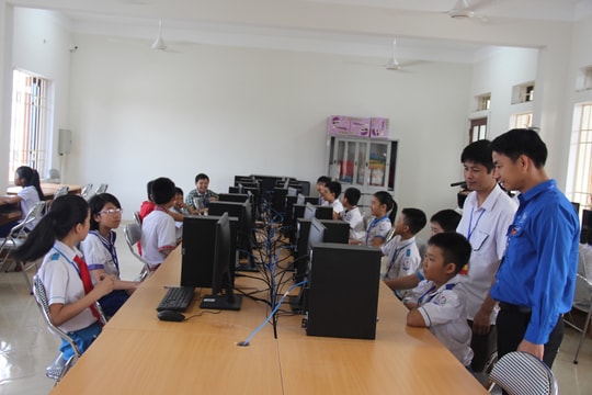 Gần 300 học sinh tranh tài tại Hội thi Tin học trẻ Nghệ An lần thứ 24