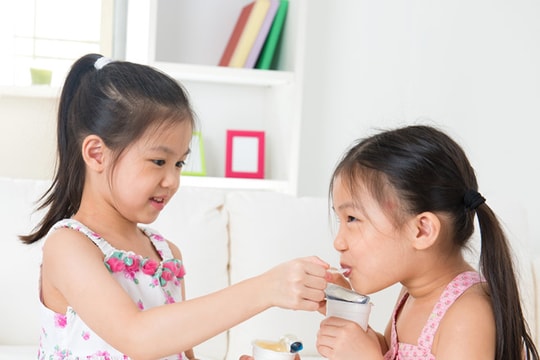 Muốn con trưởng thành, hãy giúp con quan tâm đến cộng đồng