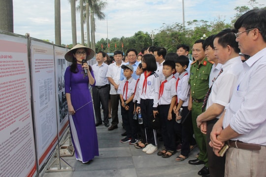 Nghệ An: Triển lãm “Những tấm gương bình dị mà cao quý”.