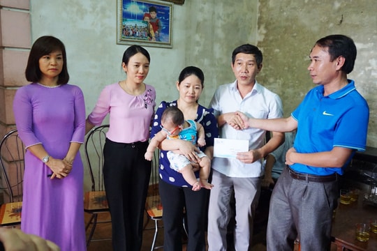 Giúp đỡ cháu bé bị đục giác mạc bẩm sinh tại Nam Đàn