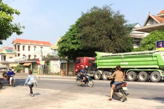 2 xe máy tông nhau, 3 người thương vong