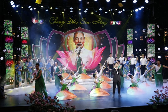 Lắng đọng chương trình truyền hình trực tiếp “Chung đóa Sen hồng”