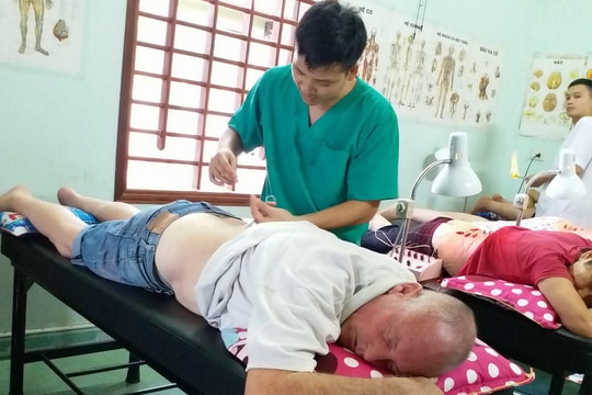 Bác sỹ trẻ người Thái phát huy tốt công hiệu của Y học cổ truyền