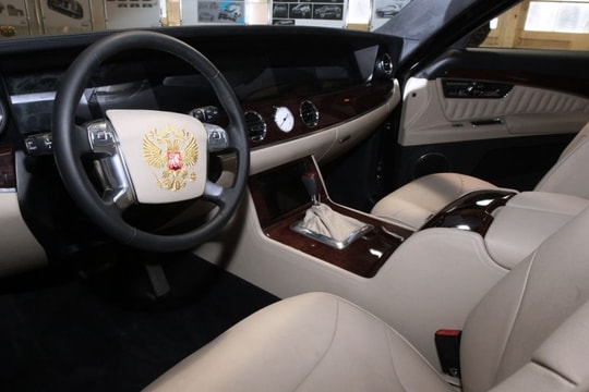 Tạp chí Mỹ so sánh hai xe limousine của Putin và Trump