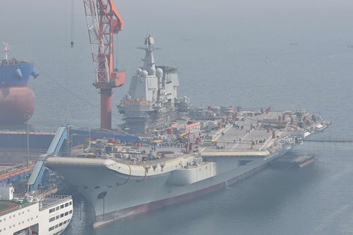 Iran vẫn ở lại thỏa thuận hạt nhân; Trung Quốc chạy thử tàu sân bay nội địa