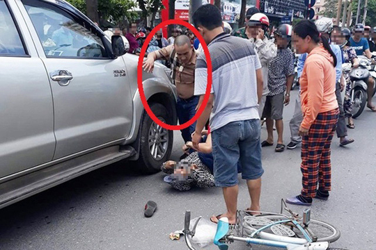 Khởi tố tài xế xe bán tải lùi xe cán chết người đi xe đạp