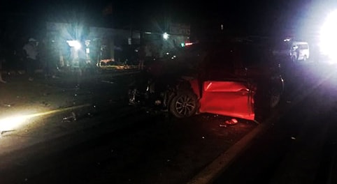 Đổ dốc lấn làn đối đầu xe tải, tài xế chết kẹt trong xe