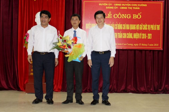 Trao quyết định bổ nhiệm Chủ tịch UBND thị trấn Con Cuông