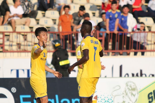 “Song tấu” Tuấn Tài - Văn Đức lập công đưa SLNA vào bán kết 