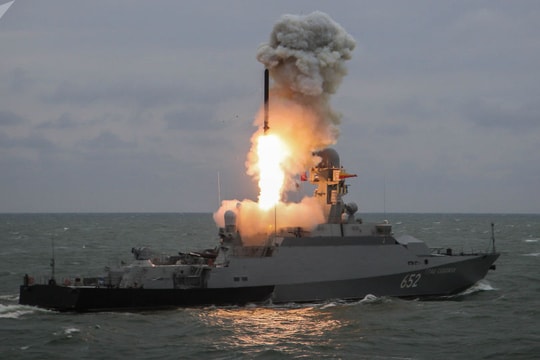 Tổng thống Putin: Tên lửa “Kalibr” sẽ được triển khai trên Địa Trung Hải