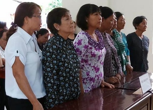 7 phụ nữ lĩnh án vì chặn xe chở cát