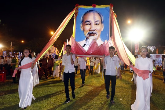 Khai mạc Lễ hội Làng Sen năm 2018