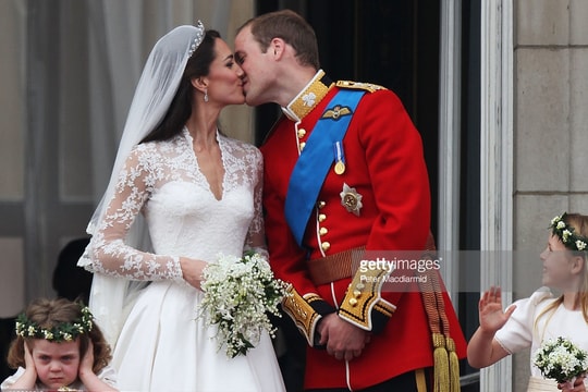 Những bộ váy cưới hoàng gia Anh đẹp nhất mọi thời đại