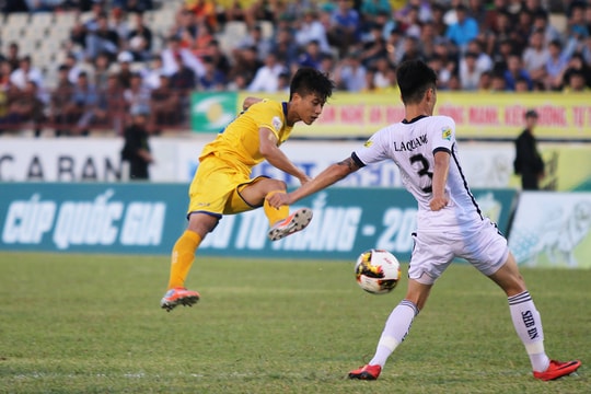 Vòng 8 V.League: HLV Hoàng Văn Phúc cảnh giác cao Phan Văn Đức