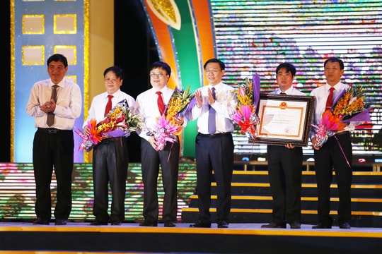 Nam Đàn tổ chức lễ công bố, đón Bằng công nhận Huyện đạt chuẩn nông thôn mới