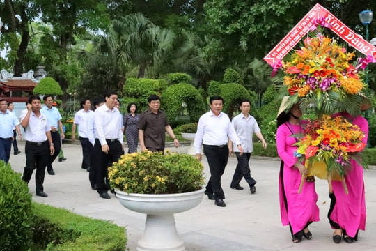 Đồng chí Nguyễn Xuân Thắng dâng hoa, dâng hương tại Khu Di tích Kim Liên