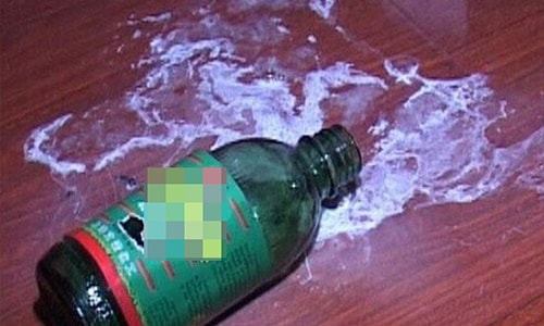 Hai đứa trẻ tử vong, nghi bị ép thuốc sâu